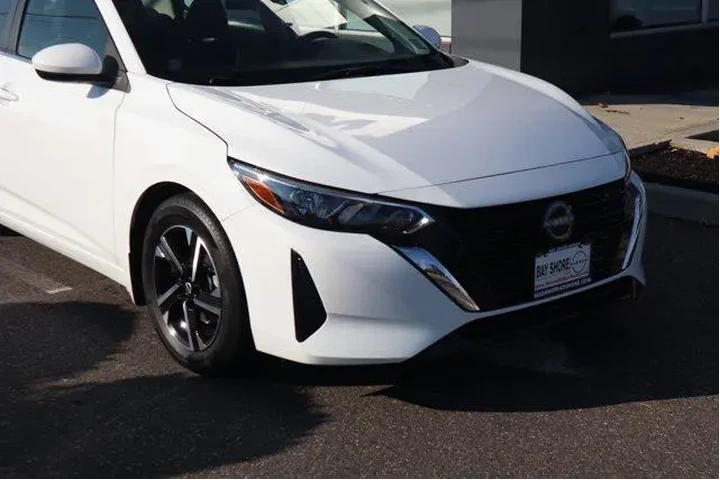 $17876 : Nissan Sentra 2025 SV 4dr Se image 4