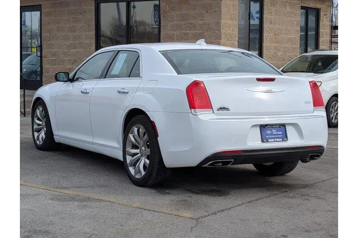 $16331 : Chrysler 300 2020 Limited 4d image 6