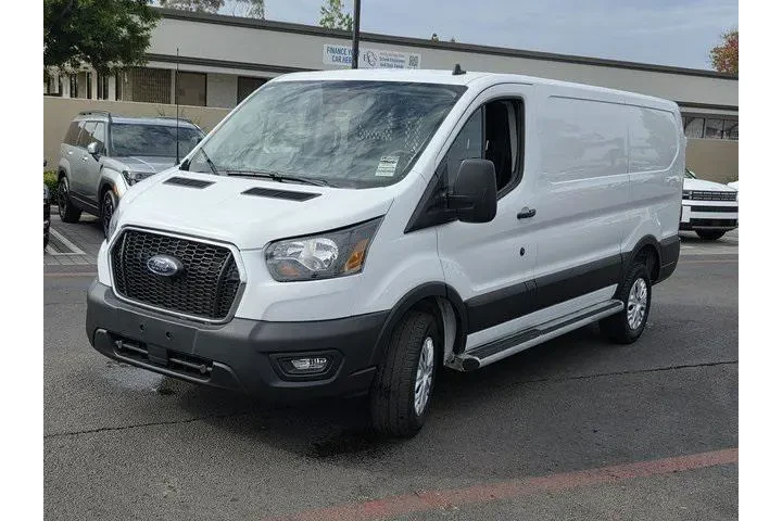 $32300 : Ford Transit 2024 250 3dr SW image 4