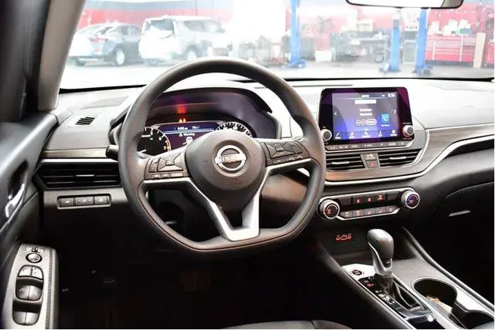 $20494 : Nissan Altima 2025 2.5 SV 4d image 8