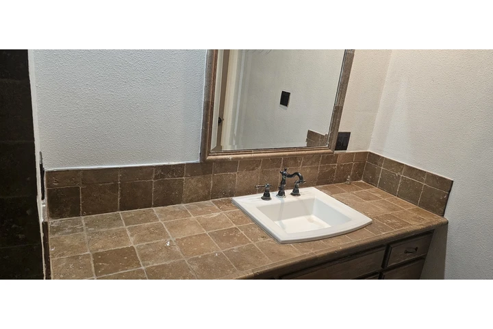 $1950 : ESTUDIO AMPLIO EN PARAMOUNT image 6