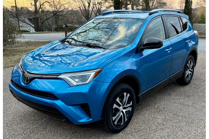 $11000 : RAV4 XLE, 2017 image 5