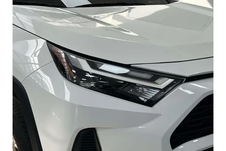 $30828 : Toyota RAV4 2023 AWD XLE 4dr image 9