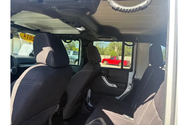 $15950 : 2014 Wrangler Unlimited Sahara image 8