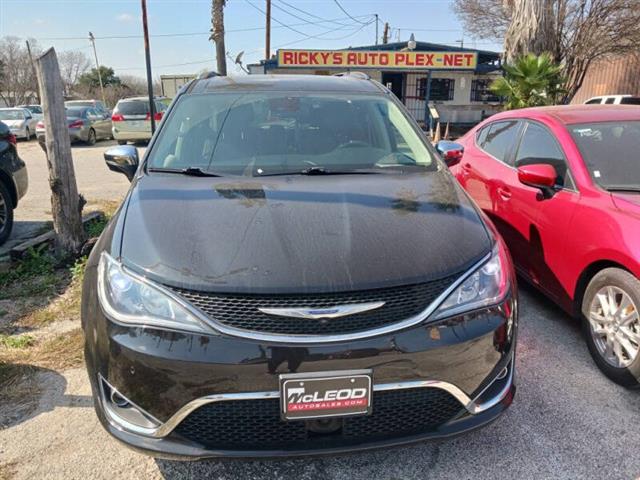 $19500 : 2017 Pacifica Limited image 1