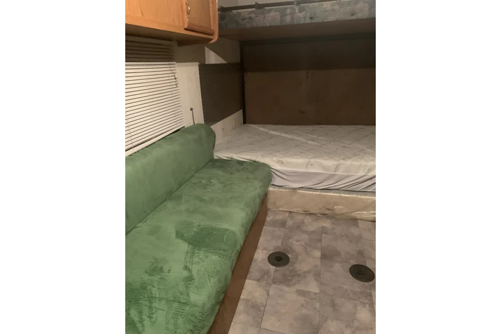 $1300 : Traila en renta image 2