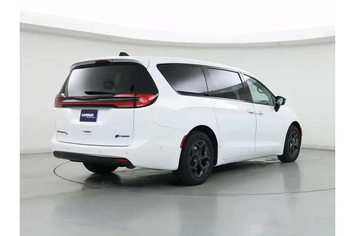 $31998 : Chrysler Pacifica Plug-In Hy image 8