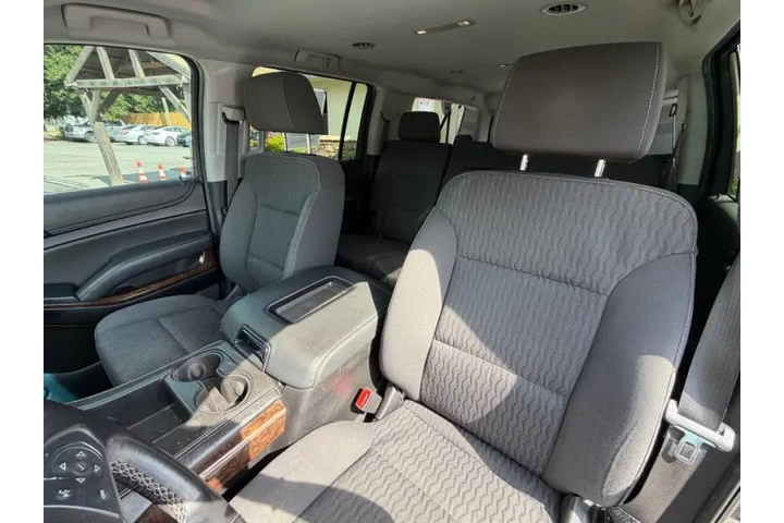 2019 Suburban LS image 9