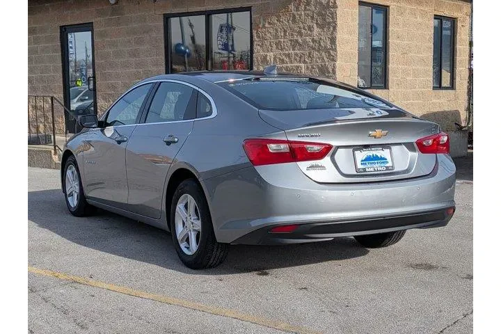 $16998 : Chevrolet Malibu 2024 LT 4dr image 5