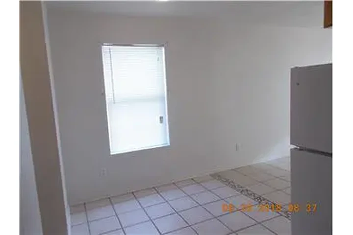 $900 : Rental property with 3 bedro image 4