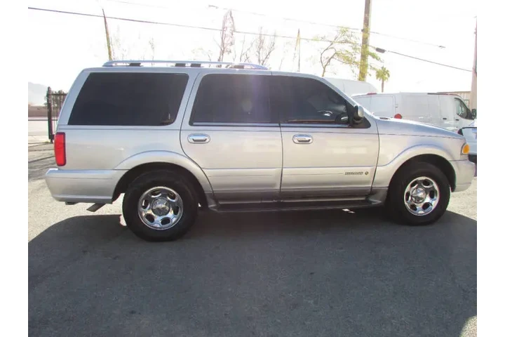 $7995 : 2000 Navigator image 4