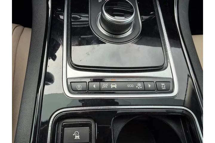 $9750 : 2018 XE 25t Premium image 3