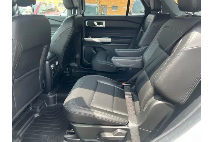 $29845 : Ford Explorer 2023 AWD XLT 4 image 5