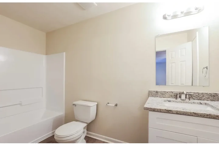 $1085 : SINGLE FAMILY HOME image 6