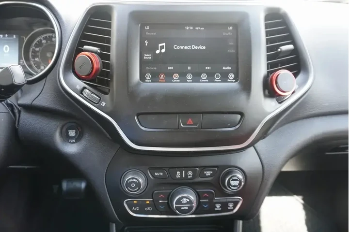 Jeep Cherokee 2019 4x4 Latit image 8