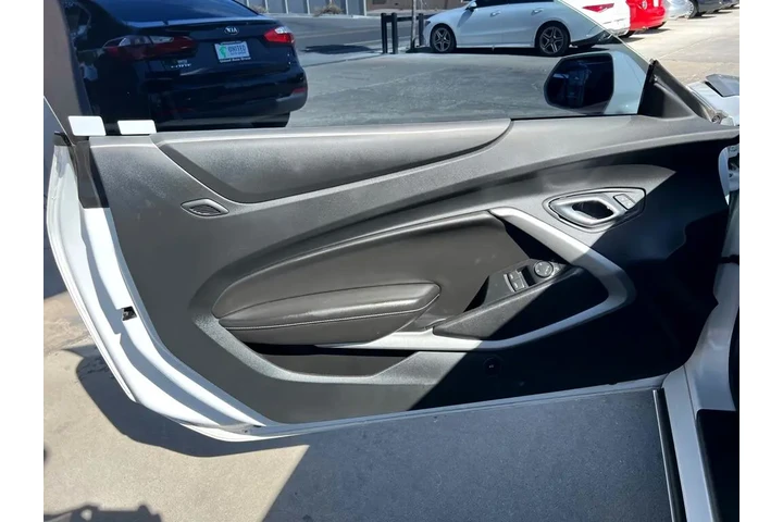 2017 Camaro 1LT Coupe image 10