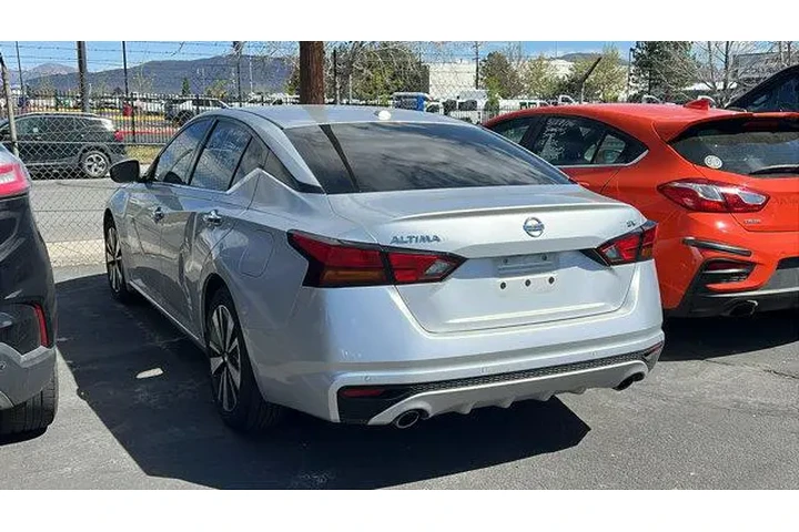 $18984 : Nissan Altima 2019 2.5 SV 4d image 2