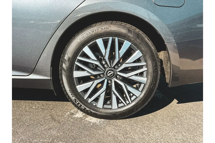 $18997 : Nissan Altima 2024 2.5 SV 4d image 4