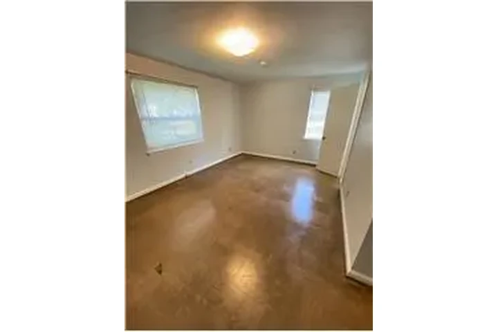 $1600 : Rental property with 3 bedro image 8