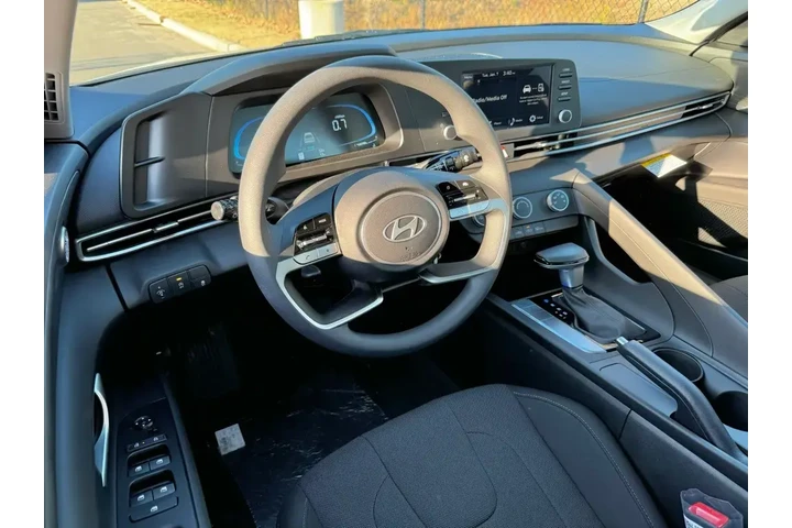 $19999 : Hyundai ELANTRA 2025 SE 4dr image 2