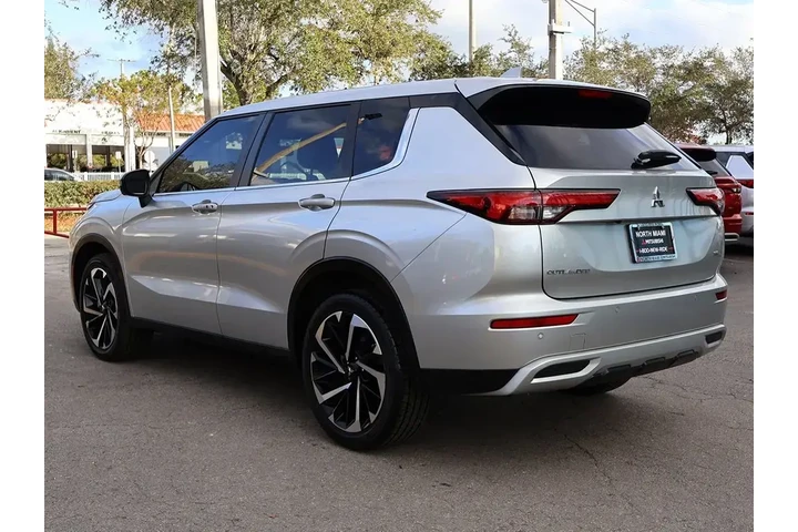 $19490 : Mitsubishi Outlander 2023 ES image 9