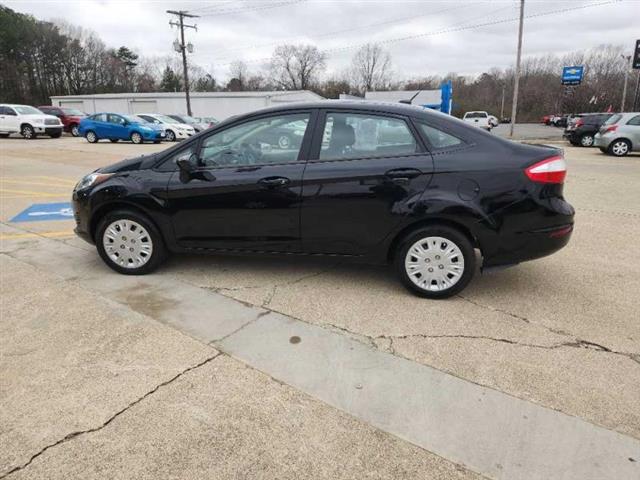 2019 Fiesta image 7