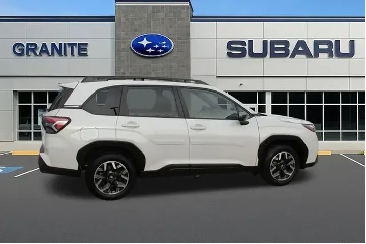 $29990 : Subaru Forester 2025 AWD Pre image 10