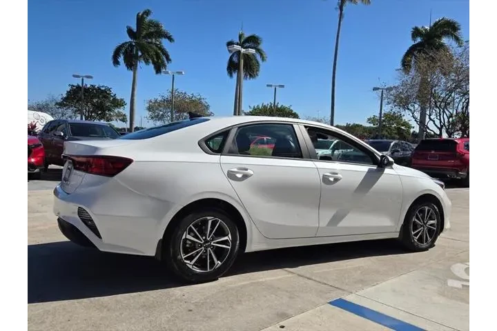 $18448 : Kia Forte 2022 LXS 4dr Sedan image 5