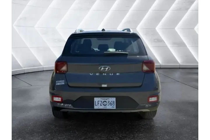 $21995 : Hyundai VENUE 2025 Limited 4 image 6