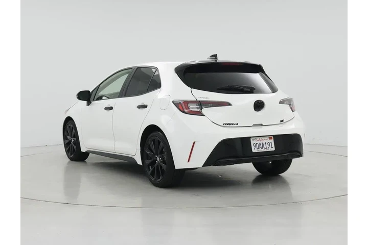 $23998 : Toyota Corolla Hatchback 202 image 2