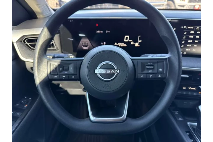 2026 Kicks SV image 9