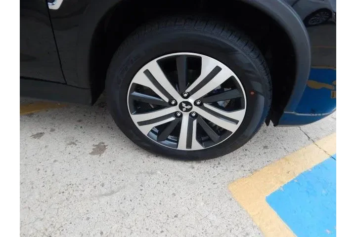 $22774 : Mitsubishi Outlander Sport 2 image 9