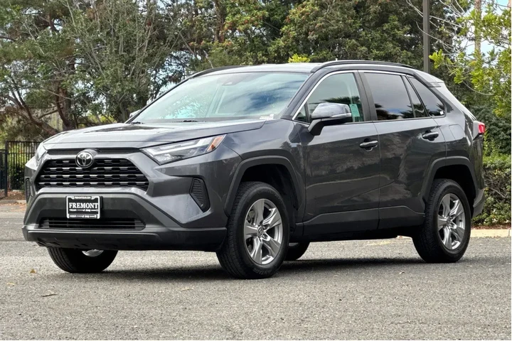 $28987 : Toyota RAV4 2023 AWD XLE 4dr image 7