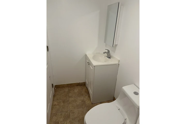 $800 : Cuarto en Panorama City image 4