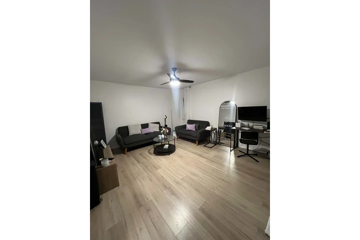 $2150 : Un Departamento en Fourplex image 9