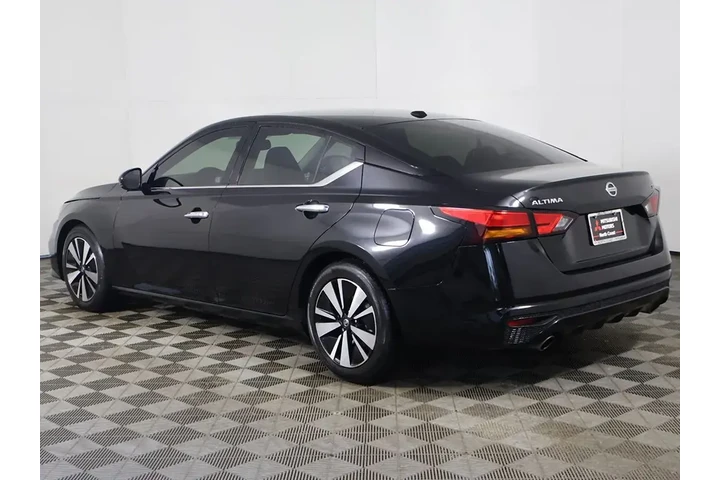 $17193 : Nissan Altima 2019 2.5 SV 4d image 10