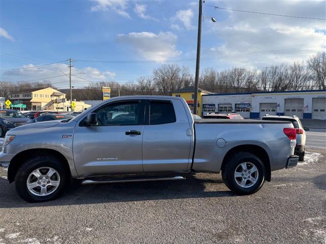 $8990 : 2010 Tundra image 3