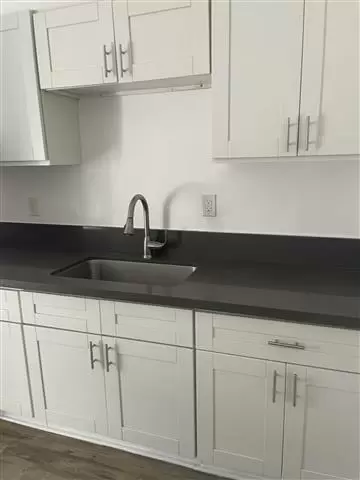 $1500 : 939 Valencia St image 2