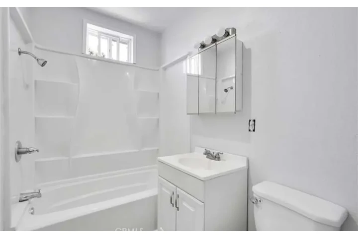 $2000 : APARTAMENTO DE RENTA image 5