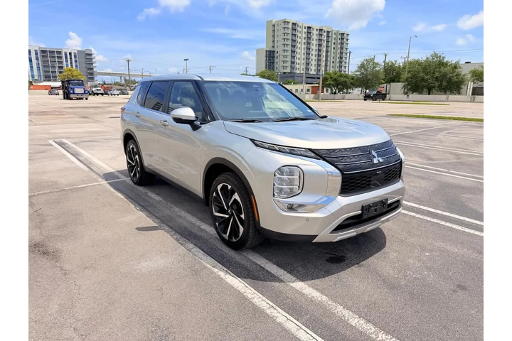 $1500 : Outlander Utility 4D SE image 1