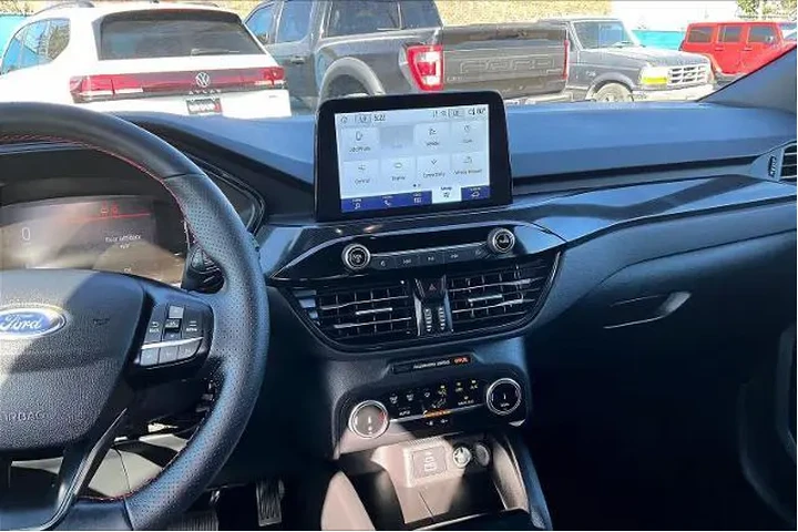 $25127 : Ford Escape 2025 ST-Line 4dr image 7