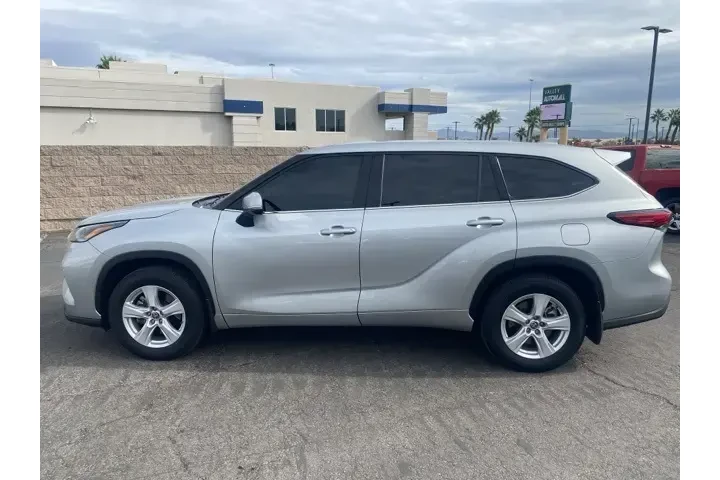 $28129 : Toyota Highlander 2021 AWD L image 8