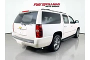 $15975 : Chevrolet Suburban 2013 4x4 thumbnail