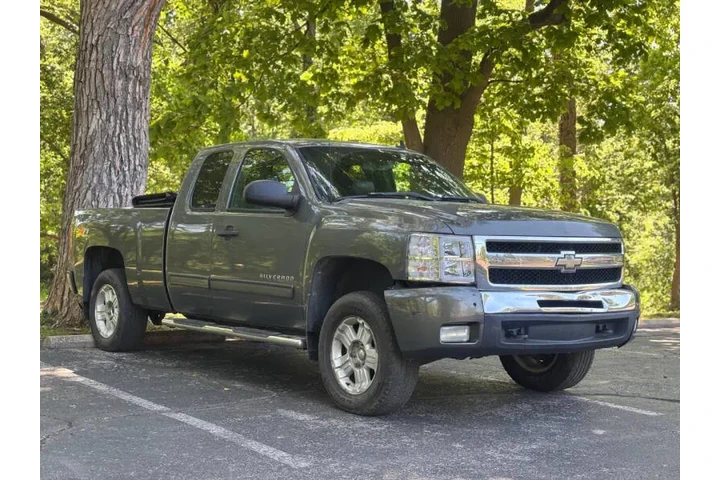 $5999 : 2011 Silverado 1500 LT image 2