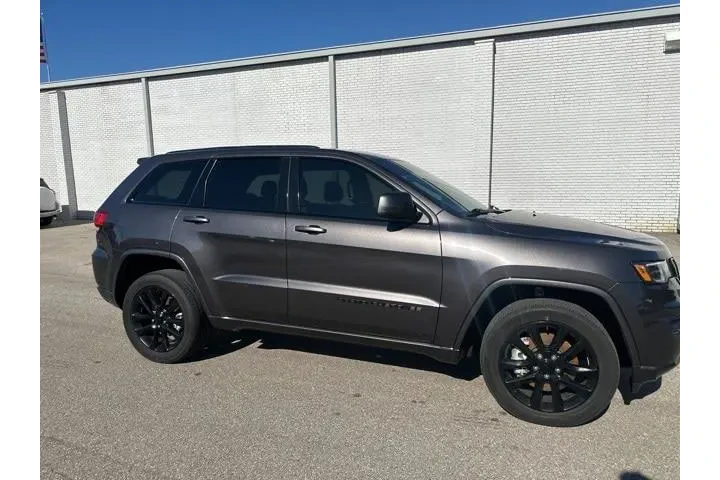 $25762 : Jeep Grand Cherokee 2021 4x4 image 4