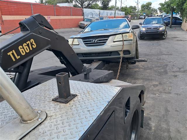 Hialeah JUNKE COMPRA CARROS image 2