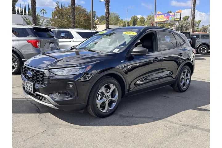 $30935 : Ford Escape 2025 ST-Line 4dr image 5