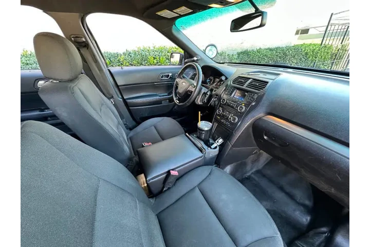 $14750 : 2017 Explorer Police Intercep image 5