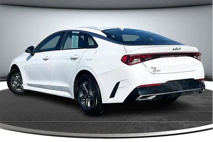 $19500 : Kia K5 2022 LXS 4dr Sedan image 4