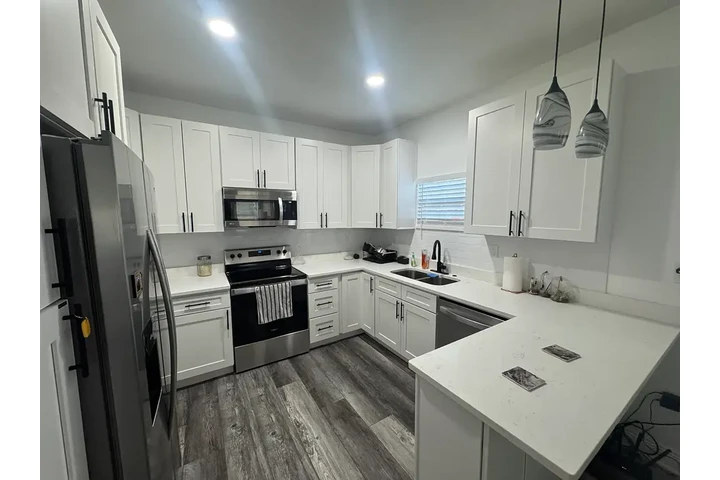$1000 : Fully renovated updated 3 home image 4